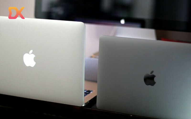 MacBook với thiết kế cũ và mới