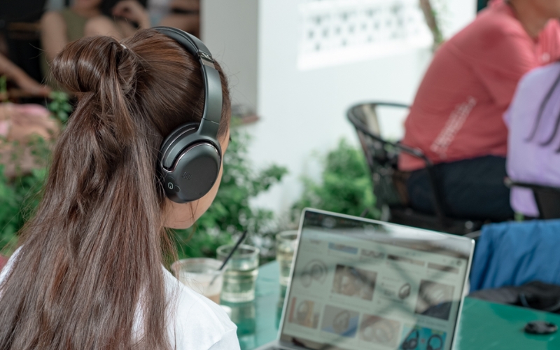 Tai nghe chụp tai chống ồn cho học sinh sinh viên